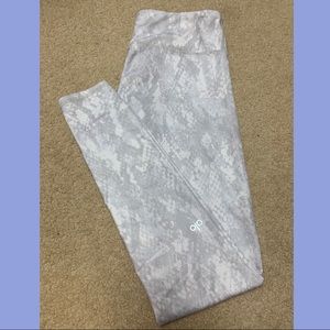 Alo snakeskin leggings